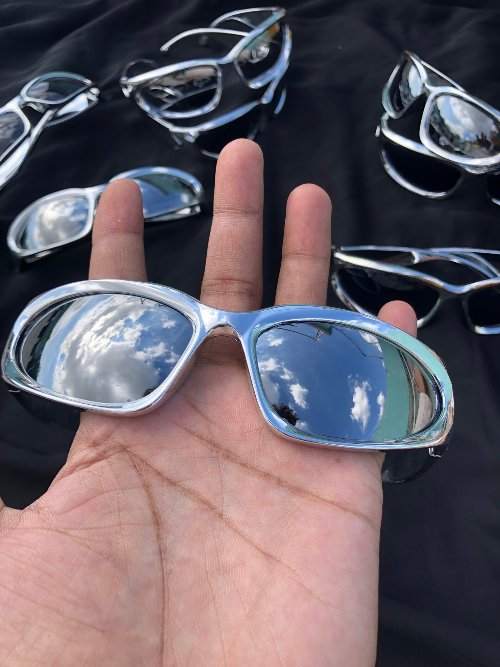 Y2K Metallic Sunglass - Image 4